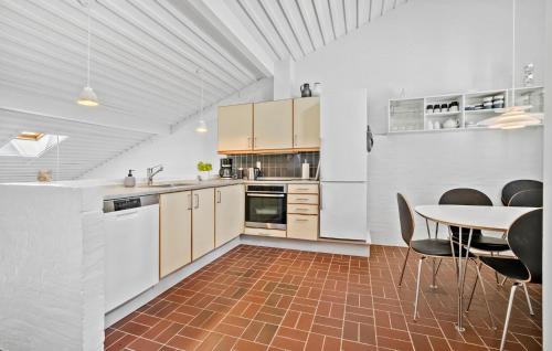 Kitchen, 2 Bedroom Stunning Home In Allinge in Slotslyngvej