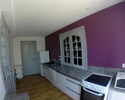 Kitchen, Gite Esprit de Famille in Briennon