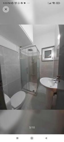 A separate room with a shared bathroom and 50 meters from the sea in Zygi