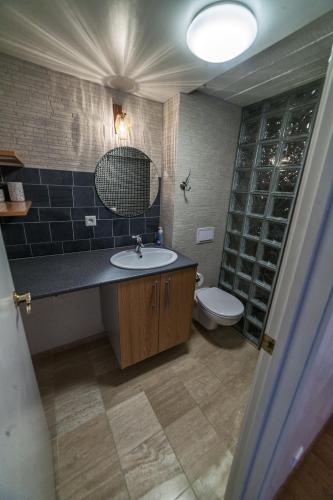 Sólheimar Studio Apartment - image 8