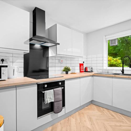Facilities, Stylish 2-Bed Apartment - Netflix, Garden & Free Parking 21E in Sutton Coldfield