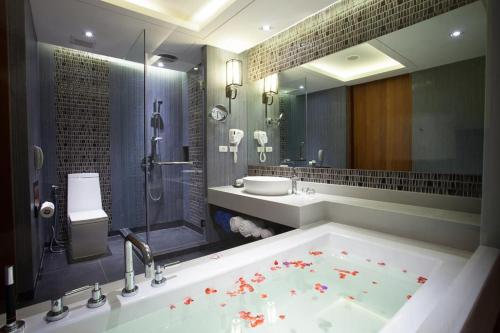 room detail thumbnail 2