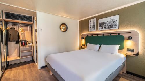 1 queen bed, 1 twin bed