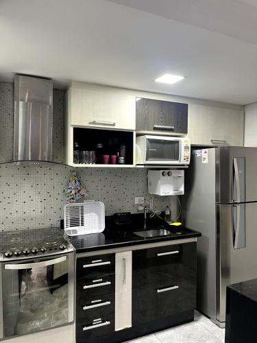 Kitchen, Conforto e lazer a 50m da praia de Pitangueiras in Barra Funda