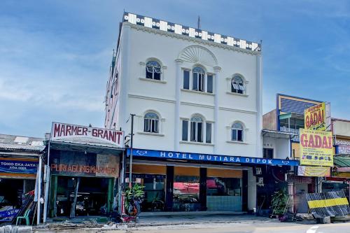 Pintu masuk, Hotel O Depok near Bhayangkara BRIMOB Hospital Formerly Hotel Mutiara Kelapa Dua Depok in Depok