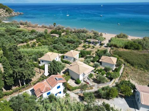 Ef Zin - Zaga Beach House in Koroni Town Center