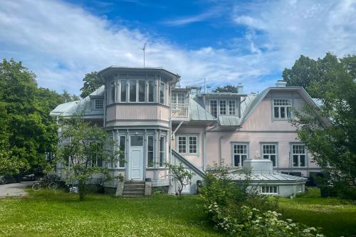 . Villa Rosa Harmony Apartment in Hanko
