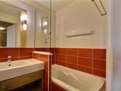 Studio cabine 4 pers, balcon, proche pistes - FR-1-455-192 in La Plagne