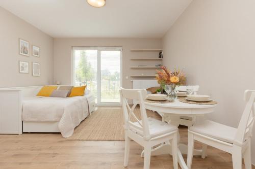 Cozy & Bright Studio Zupnicza by Noclegi Renters, Варшава