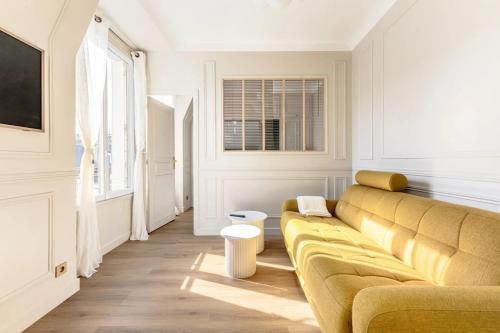 Luxury and comfort on Champs-Élysées, Paříž