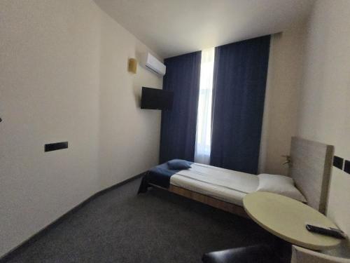 3 twin beds