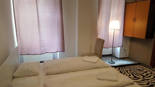 Cozy Central Retreat - image 6