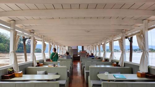 2 days Mekong cruise package with Mekong Lover Cruise from Houay Xay to Luang Prabang or Mekong crui in Houayxay