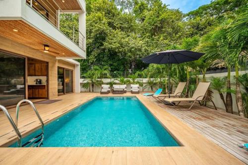 Casa Coralis - Stunning modern 3 BR, 3-half bath home in Playa Potrero – khách sạn tại Potrero