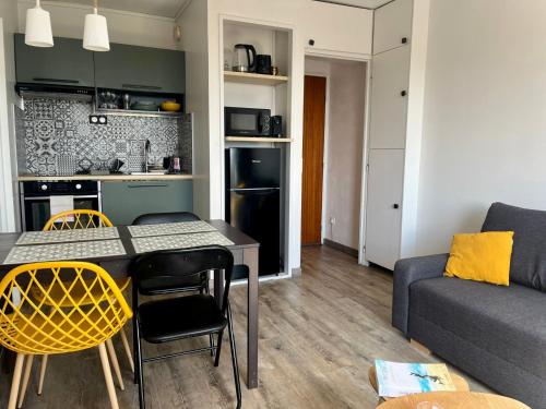 Konyha, Appt centre de Courseulles - 100m de la plage in Creully