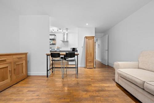1 Bed Northern Quarter Flat City Centre, Manchester (photo 5)