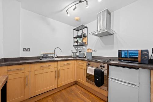 1 Bed Northern Quarter Flat City Centre, Manchester (photo 6)