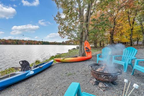 Lakefront Kayaks Firepit Arcade Pool Table