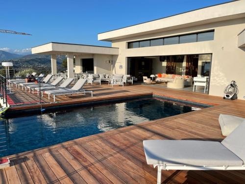 Villa Clémentines Porticcio (Villa Clementines Porticcio) in 格罗塞托布吕尼亚