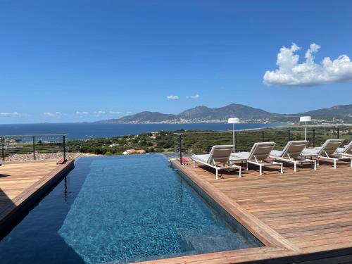 Villa Clémentines Porticcio (Villa Clementines Porticcio) in 格罗塞托布吕尼亚