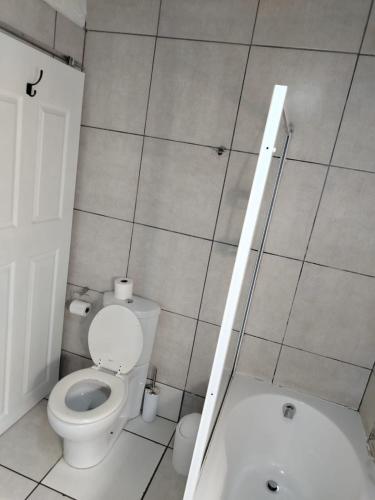 84 on Fourth Guest House Room Type - Budget Double Room
