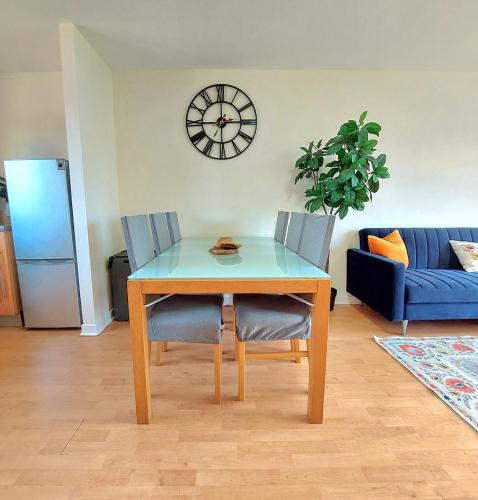 Modern 2-Bedroom flat in Glasgow city centre, near Galsgow Green, Glasgow (photo 2)