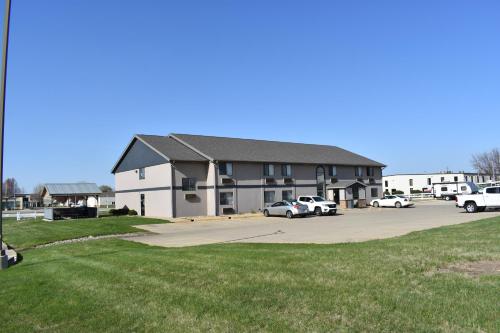 Heartland Hotel & Suites in Rock Valley
