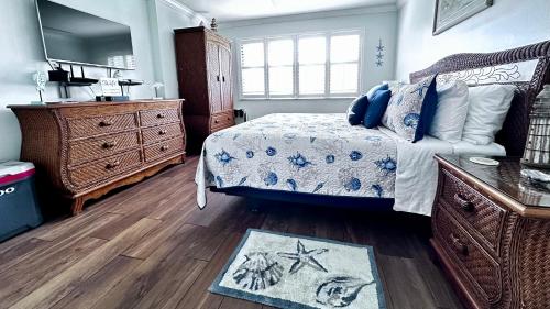 Excellent beach front community, golf course, tennis, sunny weather year round! in Fort Pierce, USA