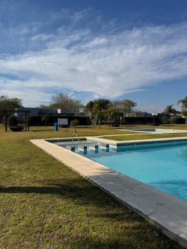 Isla privada - Depto 3 hab - Playa y piscina in Tigre