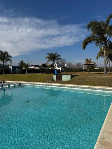 Isla privada - Depto 3 hab - Playa y piscina in Tigre