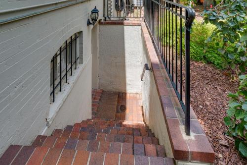 Walkable Apt w/ Off-Street Parking in Cheesman! in Capitol Hill