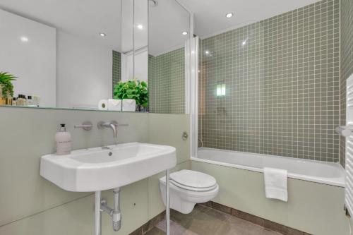 Saffron Hill Apartments by TheSqua.re - image 7