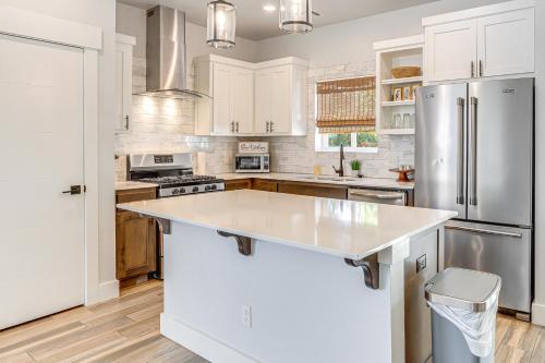 Stylish OKC Farmhouse with Garden - Close to OU near Harn Homestead