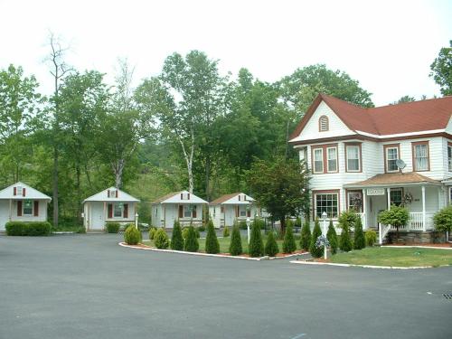 Seven Dwarfs Motel & Cabins Lake George