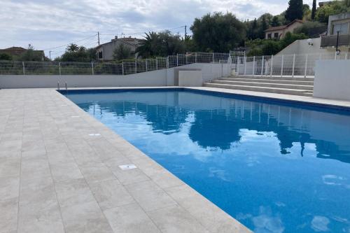 Lovely studio for 2 - panoramic view in La Pagane