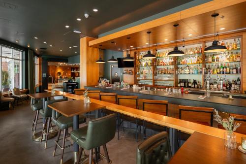 레스토랑, 더 히스만 호텔 커클랜드 (The Heathman Hotel Kirkland) in 커클랜드 (WA)