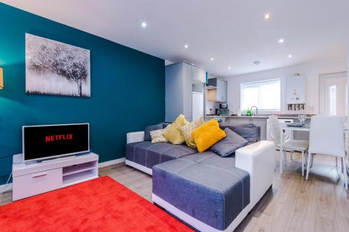 3 Bed-Sleeps 5-Garden-Parking-Pet Friendly, Liverpool (photo 2)