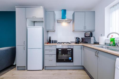3 Bed-Sleeps 5-Garden-Parking-Pet Friendly, Liverpool (photo 8)