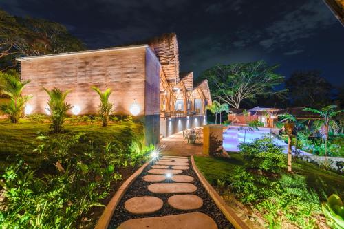 . Kawa Bamboo Retreat