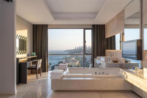 Baño, Radisson Blu Hotel & Residence, Maputo in Maputo