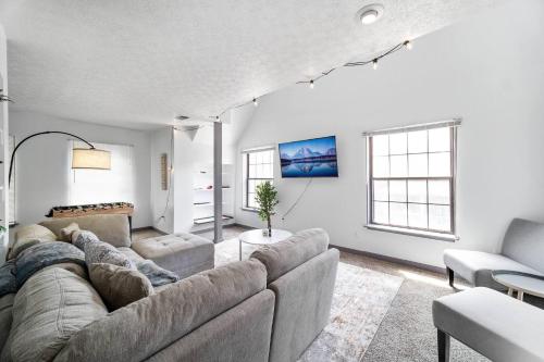Collins Avenue Duplex – 2 Homes, Columbus