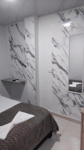 Hostel HA LUXURY in อูร์บานิซาซิออนเลาเรเลส