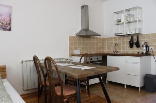 Apartmany u reky Nezarky in Lásenice