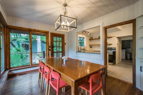 4BR Retreat-Porch-Fireplace-Ping Pong in Naples (NC)