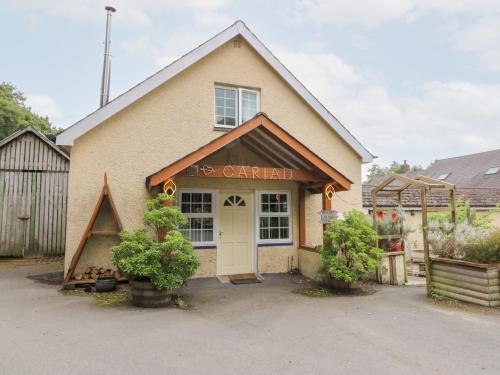 Exterior view of Cariad Cottage