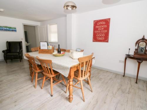 Cariad Cottage Lampeter - image 3