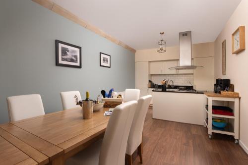 المرافق, ذا هايلاند كلوب (The Highland Club) in Fort Augustus Town Center