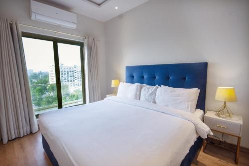 2BR Luxury Apartment with Balcony - The Opus, Lahore