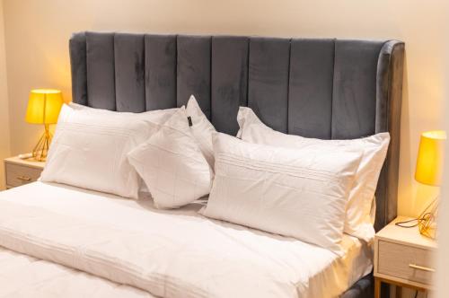 Chic 1BR Apartment - The Opus - image 10