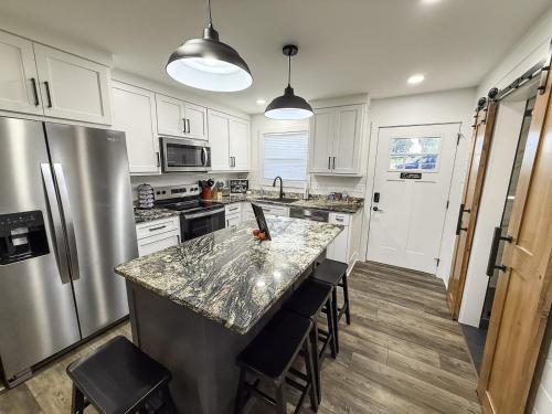 Brand New Fox Hill Cabin Where Country Charm nearby Hot Springs in Rockport (AR)